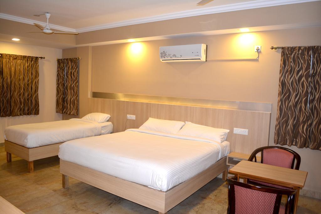 Hotel Royal Opera Bangalore Quarto foto