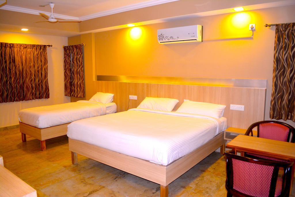 Hotel Royal Opera Bangalore Quarto foto