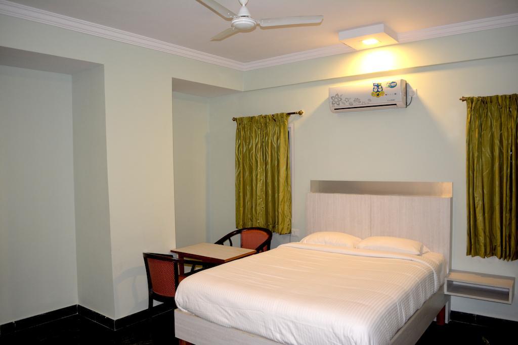 Hotel Royal Opera Bangalore Quarto foto